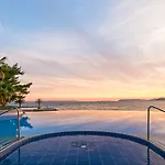 Le Meridien Lav Split
