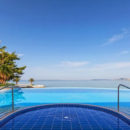 Le Meridien Lav Split