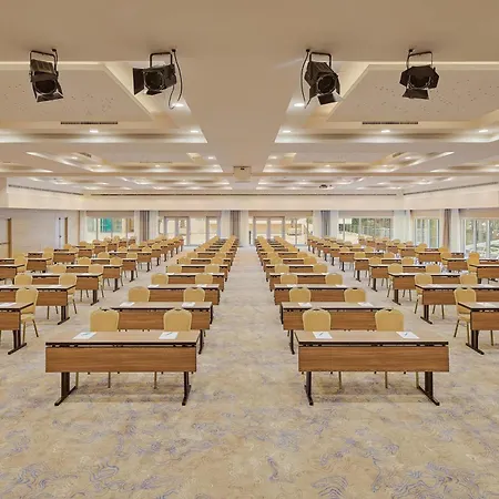 Le Meridien Lav Split 5* Podstrana