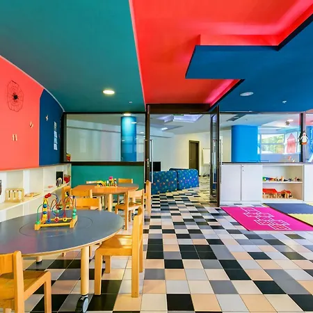 Le Meridien Lav Split מלון