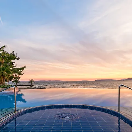 Le Meridien Lav Split